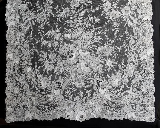 Deep stole, Brussels Rose Point de Gaze needle lace, circa1880-1900 (cotton thread)