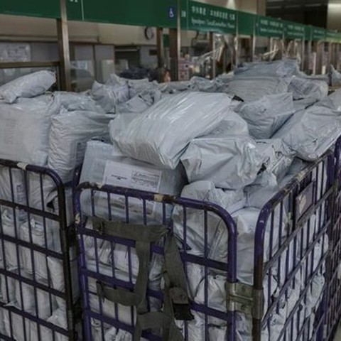 Taxes sur les petits colis: certains détaillants ne livreront plus aux États-Unis