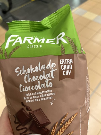 Farmer Classic Chocolate Flakes.