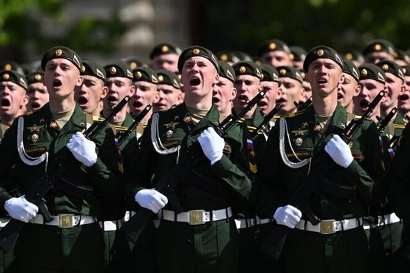 Des+soldats+russes+sur+la+place+rouge+lors+du+défilé+militaire+du+9+mai+2025+à+Moscou.+©+Photo+Kirill+Kudryavtsev+/+AFP
