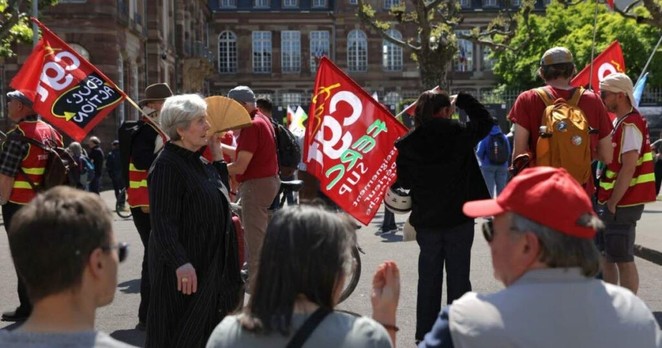 120 personnes manifestent pour défendre le service public
