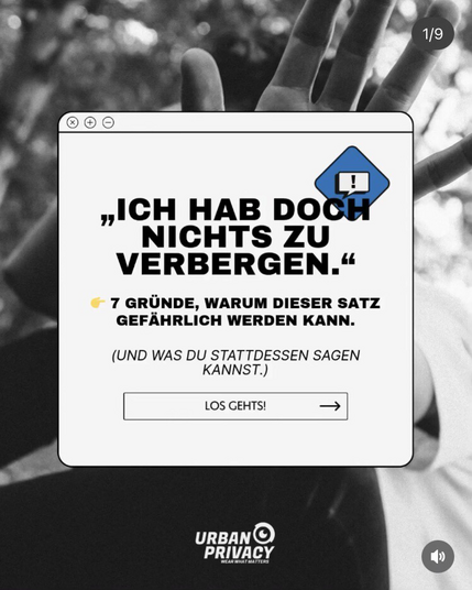 Das Bild zeigt eine Webseite mit einem prominenten Schild im Hintergrund, das die Worte "WE RESPECT YOUR Privacy!" in großen, farbenfrohen Buchstaben trägt. Das Schild ist mit einem roten Kreuz durchgestrichen, was auf eine Ablehnung oder Kritik hinweist. Im Vordergrund befindet sich ein Text in deutscher Sprache, der die Aussage "ICH HAB DOCH NICHTS ZU VERBERGEN." präsentiert. Darunter steht in einem roten Kreuz "Ein Mythos, der uns verwundbar macht." und eine Erklärung, dass Datenschutz nicht darin besteht, etwas zu verbergen, sondern darin, unsere Freiheit, Selbstbestimmung und Kontrolle über persönliche Informationen zu schützen. Der Hintergrund des Bildes ist rot und grau, was eine gewisse Spannung und Ernsthaftigkeit vermittelt.