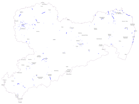 Bildschirmfoto einer Darstellung Sachsen basierend auf Daten von OpenStreetMap in der nur reine Radwege dargestellt werden, die zugleich asphaltiert sind. Es sind nur sehr wenige Linien zu sehen.