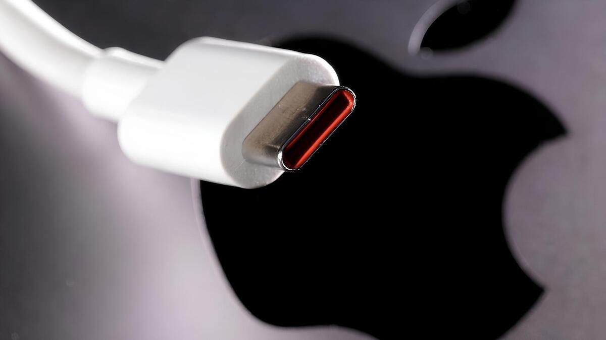 iphone a rischio hacker via usb c minacciano i tuoi dati