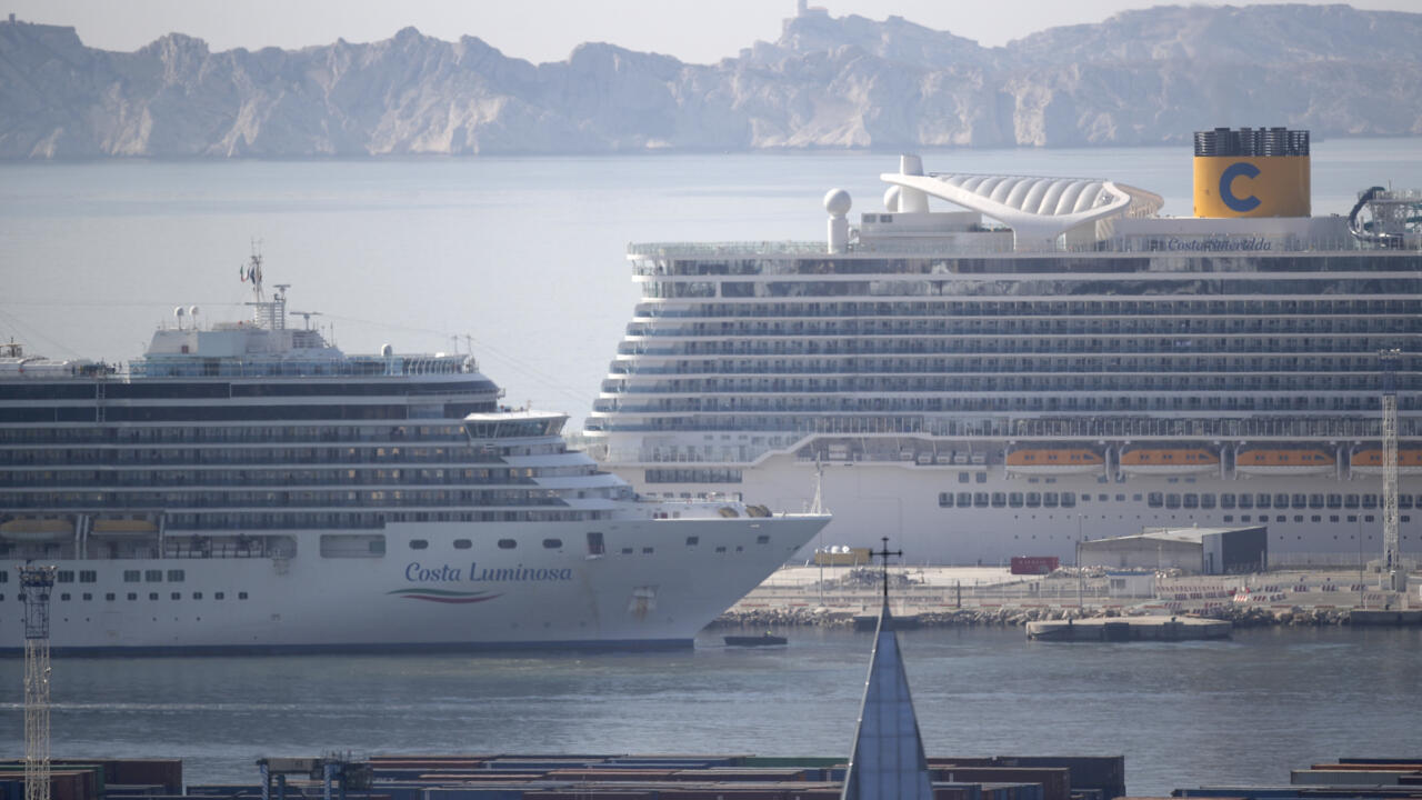 Cruise ships in the southern French port of Marseille. | © Daniel Cole/AP